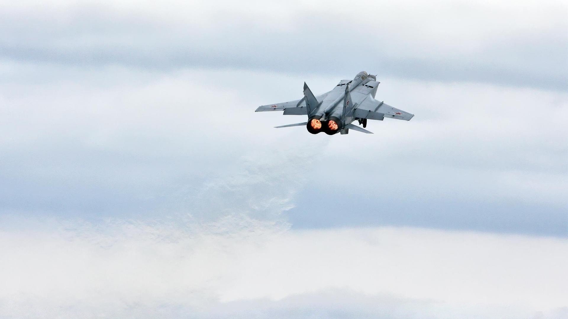 开云·体育官方网站入口-利物浦后防再遭考验，中场核心伤缺影响巨大，利物浦引进中后卫